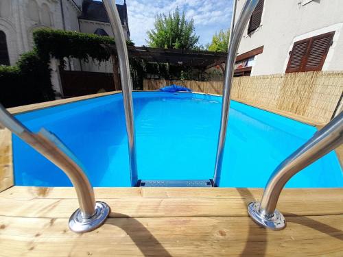 Saint-Gaultier Casa | Grande Maison Familiale avec Piscine et Parking à Saint-Gaultier - FR-1-591-753