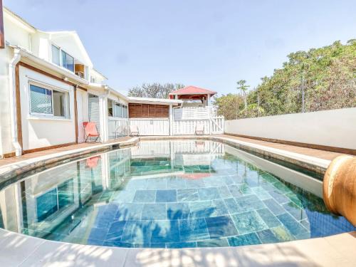 La Possession Casa | Grande maison familiale avec jeux et terrasse près de Saint-Denis - FR-1-786-46