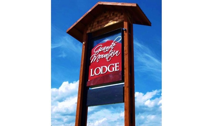 Grande Cache Cabina | Grande Mountain Lodge