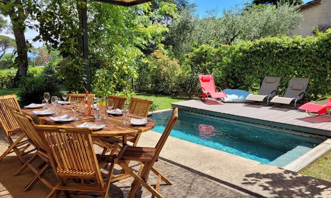 Pont-Saint-Esprit Villa | Grande Villa Avec Piscine Idéale Pour Profiter de la Région