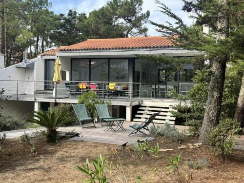 La Tranche-sur-Mer Casa | Grande Villa Rénovée pour 10 - Terrasse, Jardin, Studio Indépendant, Proche Plage à La Tranche-sur-Mer - FR-1-194-261
