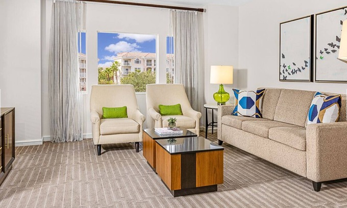 Williamsburg Complejo | Grande Vista 3-bedroom resort with 9 hole golf course. Close to Disney
