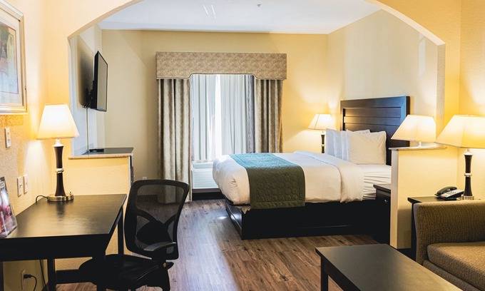 Tyler Hotel | Baymont by Wyndham Tyler