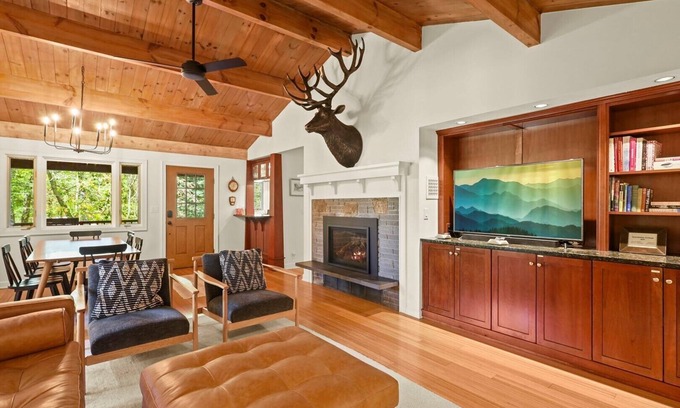 Banner Elk Cabaña | Grandfather Cottage-Banner Elk-3BR/2.5BA, WFIF, AC Fire Pit