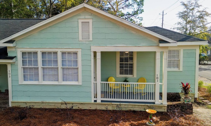 Hattiesburg Apartamento | Grandma's Place! Charming and Cozy 2-bedroom apartment w/Wi-Fi & AC
