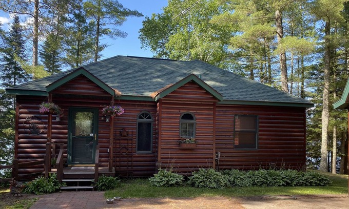 Hayward Casa | Grandma’s Cabin-10 min from the Birkie trail.