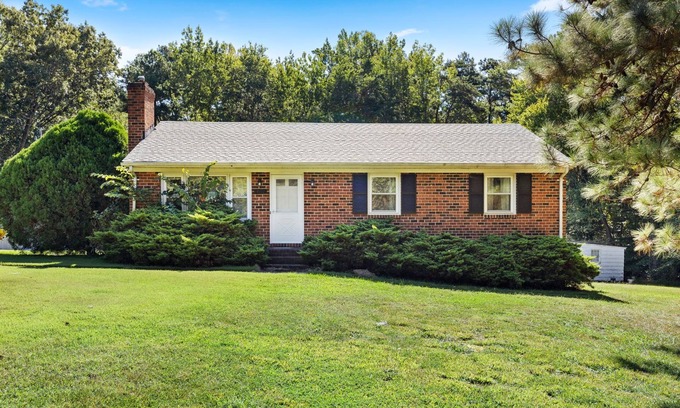 Moseley Casa | Grandmother's house on 2 sprawling acres in Moseley, VA is waiting for you!