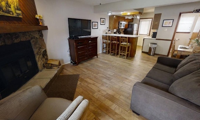 Taos Ski Valley Casa | Grandview 4 - In Town - Beautifully Furnished - Free WiFi - Cable - Washer/Dryer