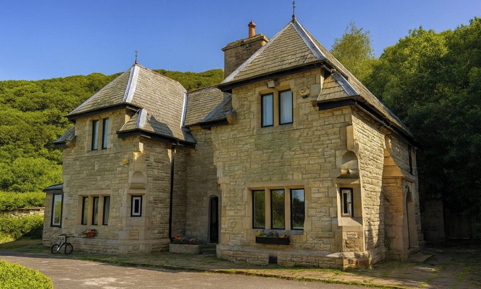 Bolton Casa | Grange Cottage Retreat in Bolton