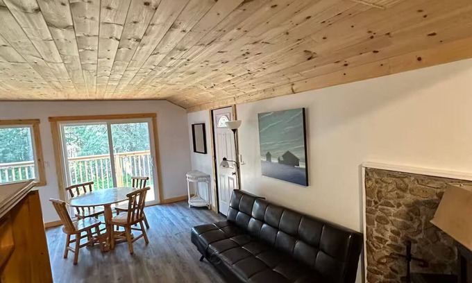 Northern Ontario Cabina | Granite Lake 3 Bedroom Cabin