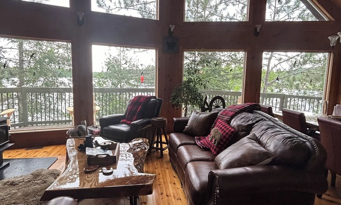 Temagami Chalet De Esquí | Granite Lake Chalet - waterfront Temagami/Hot Tub