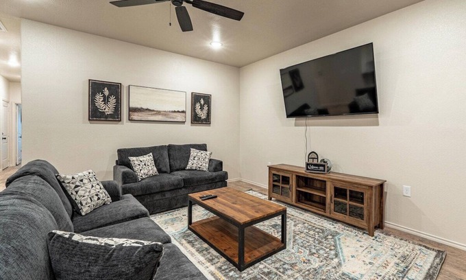 North by Northwest Casa | Granite Valley Lodge - 3BR 2BA - Brand New Home