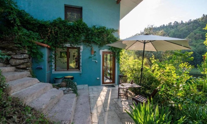 Currelos Apartamento | Granite-wall Luxury Cave on the Mondego River