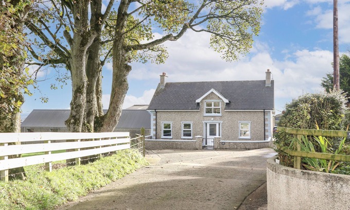 Bushmills Cabaña | GRANNY'S, pet friendly, with a garden in Bushmills, County Antrim