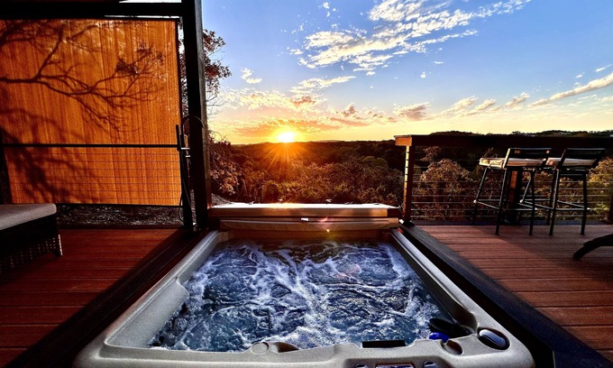 Wetmore Cabina | Grantham House Cozy Hill Country Stay