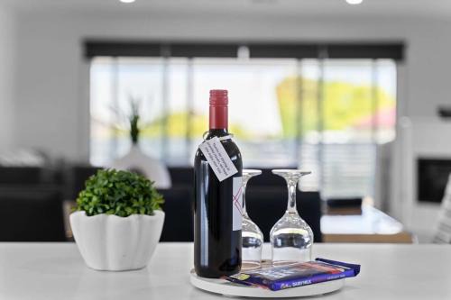 Victor Harbor Casa | Grantley Haven Victor Harbor spacious home with games room - No Linen Included