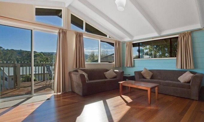 Merimbula Cabina | Grantys - 4 bedroom pet friendly house