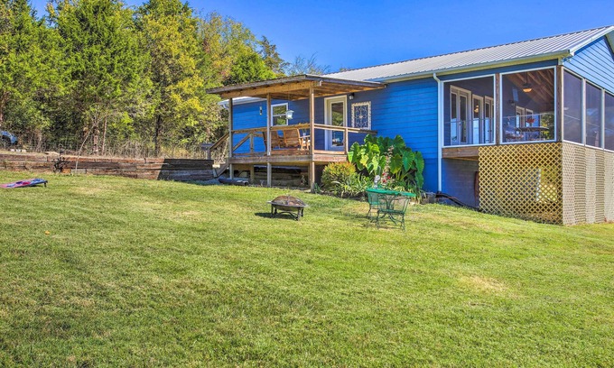 Granville Cabaña | 'Granville’s Blue Cottage' Porch & River View!