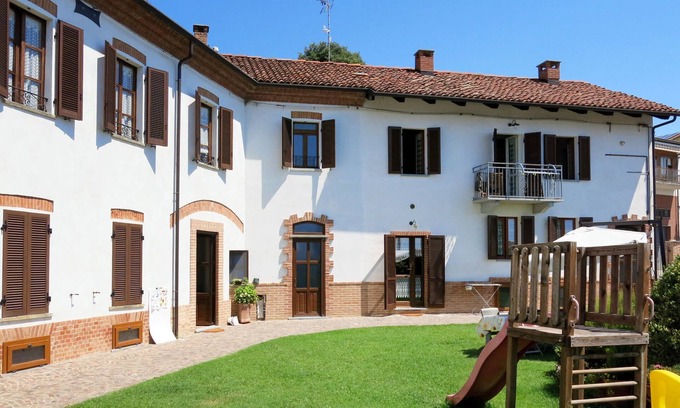 Cossombrato Casa | Grappolo + Margherita by Interhome