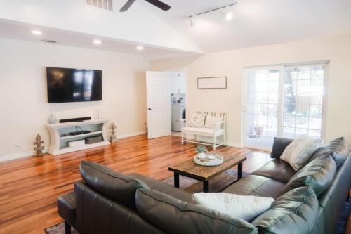 Cedar Ridge Casa | Grass Valley Home with Hot Tub