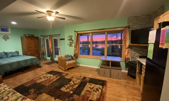 Lapeer Apartamento | Grateful Suite Lake Front Retreat