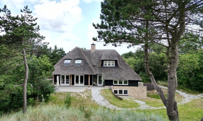 Municipality of Ameland Casa | Grauwe Duun, a beautiful villa for 10 people close to the beach entrance.
