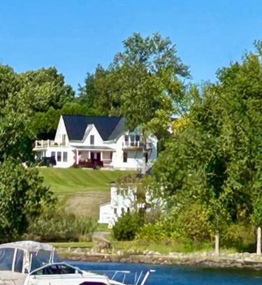 Newport Casa | Gray's Manor - Lake Memphremagog