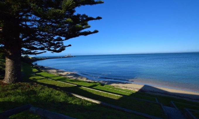 Kingscote Apartamento | Graydon Lodge on Seaside-Summer Sale is now on in Esplanade and Buller St Kingscote