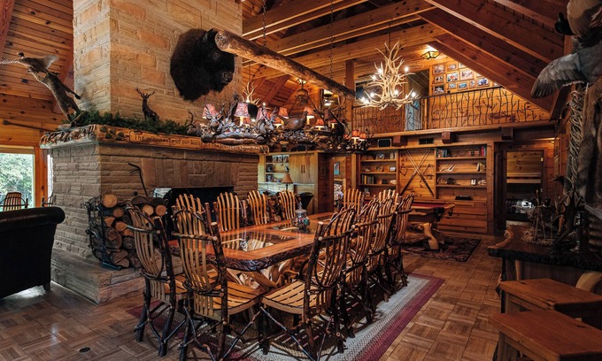 Grayling Casa | Grayling Gem Royal Stag Lodge