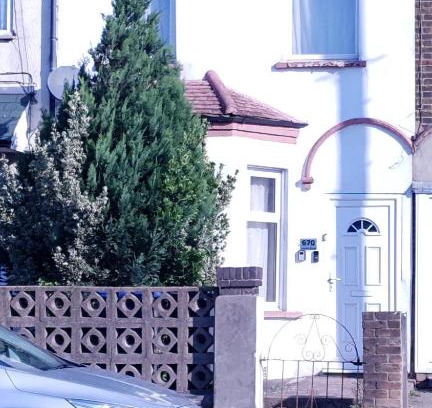 West Thurrock Casa | Grays Rest Over, with free parking
