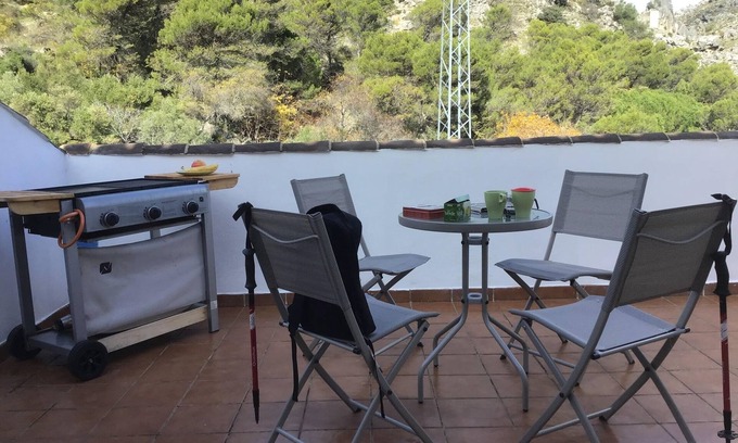 Grazalema Cabaña | Grazalema - La Tassone: Charming house, fireplace and terrace