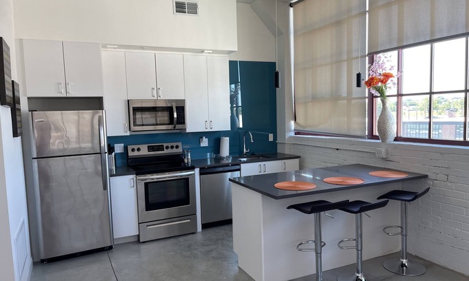Midtown Condominio | Great 1 bd for travel nurse