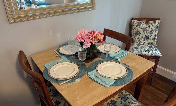 Georgetown Cabaña | Great 2-bedroom, 2-bath cottage in Georgetown 2-blocks, 7-minutes to boardwalk