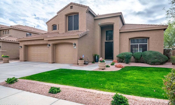 Desert Ridge Casa | GREAT 4-Bedroom HOME with POOL - PRIME location in Desert Ridge - PET Friendly