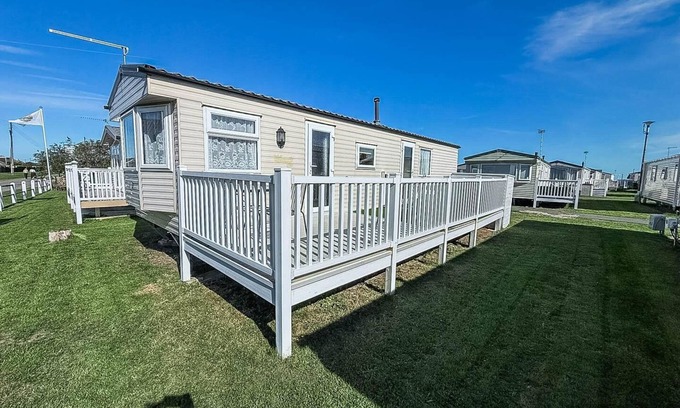 Caister-on-Sea Casa | Great 8 berth caravan with decking area, near to Caister beach ref 65054EB