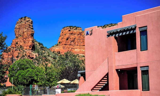 Oak Creek Complejo | Great Amenities for Groups! 3 Serene Units, Pool, Close to Sedona Trail Zen