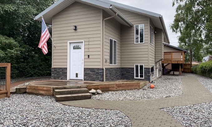 Spenard Casa | Great Anchorage Mid-Town Location