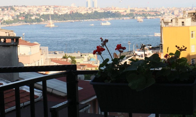 Gumussuyu Mahallesi Apartamento | Great bosphorus view from private balcony