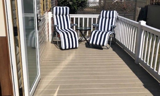 Harwich Casa | Great caravan with decking and Wi-Fi at Dovercourt Holiday Park ref 44002F