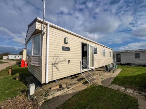 Harwich Otro | Great Caravan With Modern Furnishings At Dovercourt Holiday Park Ref 44007D