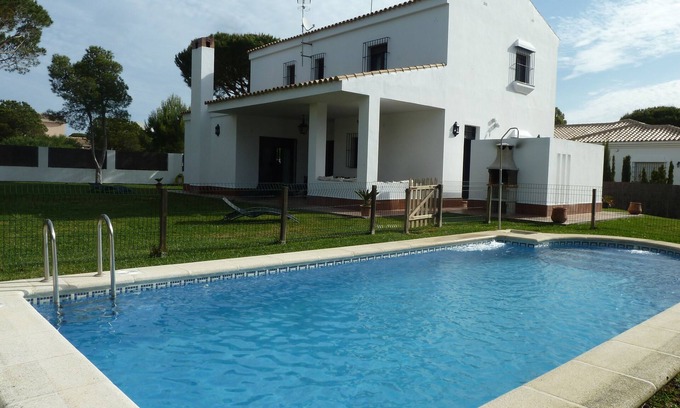 Cabo Roche Villa | Estupendo Chalet, Urb. Roche, 800 m de la playa, piscina privada, wifi