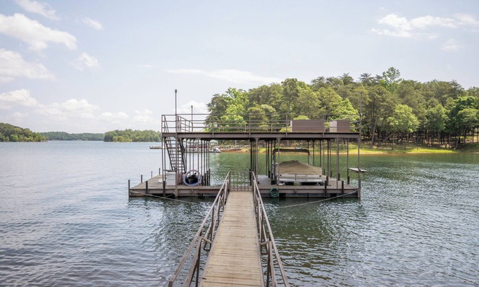 Reed Creek Casa | GREAT CLEMSON AND UGA GAME DAY RENTAL! Beauty of Lake Hartwell at Skipping Rocks