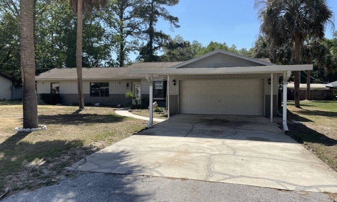 Belleview Heights Casa | Great Comfy house 10 minutes from The Villages & Ocala - Great for travelers!