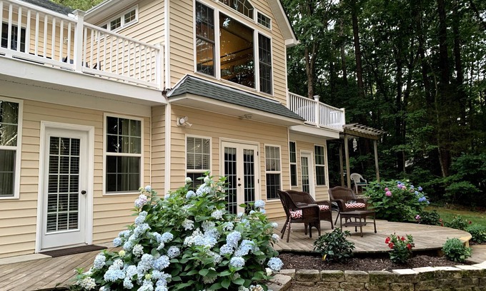 Bracey Casa | Great Creek Quiet Waterfront Lake Escape