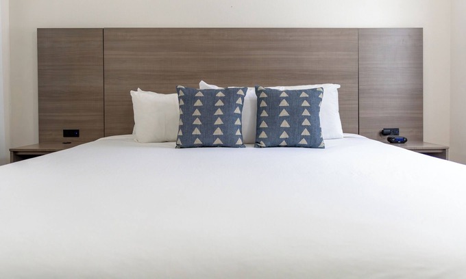 Steamboat Springs Hotel | Great Deal! Two Great Units, Near Steamboat Ski Resort, Free Shuttle Service, Jacuzzi, Mountain Biking