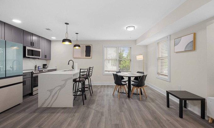 Columbia Heights Apartamento | Great Duplex near Metro NEW Apartment