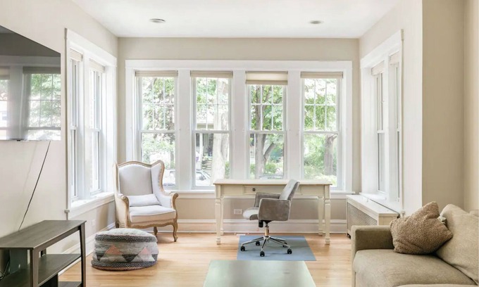 South Evanston Apartamento | Great Evanston Home- great for traveling families! Parking Included