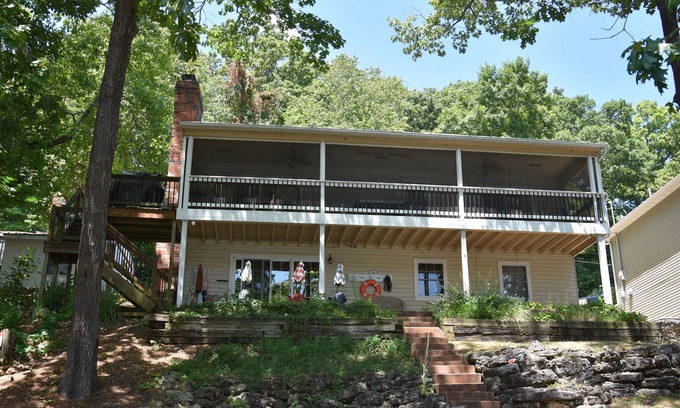Osage Beach Casa | Great family retreat! Lakefront, 4bed/2Ba, quiet cove & private dock