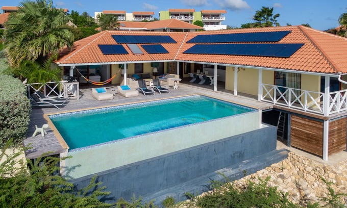 Jan Thiel Villa | Gran villa frente al mar para familias en un complejo de lujo en Curazao