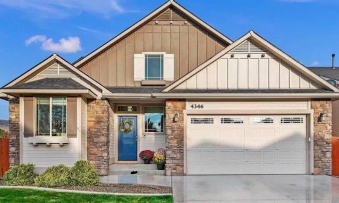 Southeast Boise Casa | Great for BSU Parents, Micron Employees, Two Families, Multi-Generational Groups